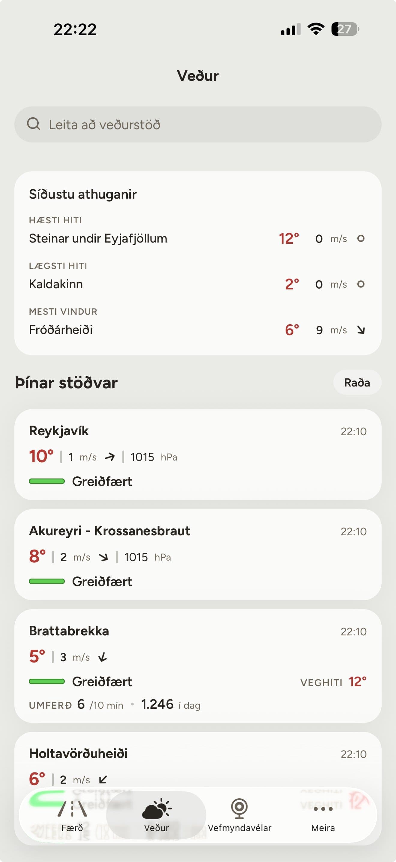 Veðurskjár í appinu Færð og Veður með veðurathugunum frá veðurstöðvum.